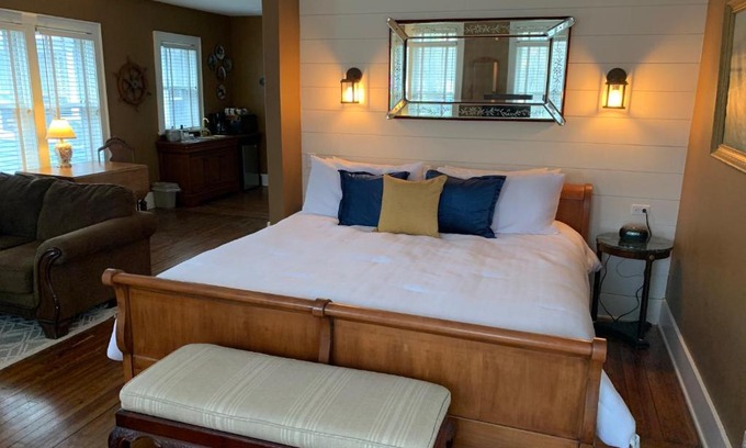 Union Pier Bed & Breakfast | The Inn at Union Pier