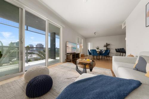 Del Rey Apartment | The Iris-Modern 3BD in the Heart of Marina del Rey-Pool,Gym,Jacuzzi-Near LAX