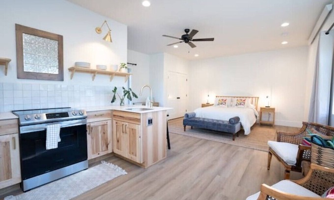 Buena Vista Apartment | The Isabella Lofthouse on Colorado-Walk to Mainnn