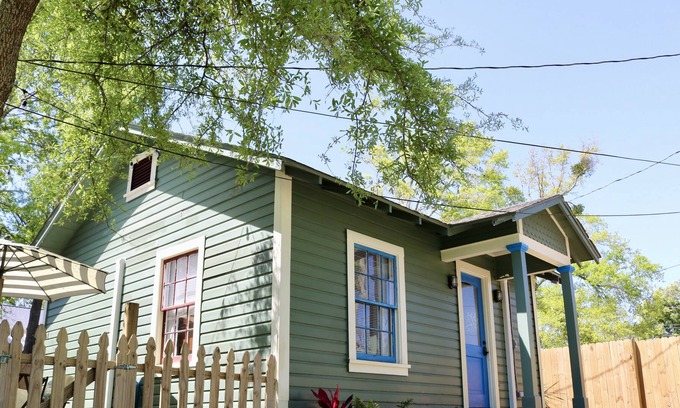 Sanders Beach Cottage | The Ivy - A Historic Cottage