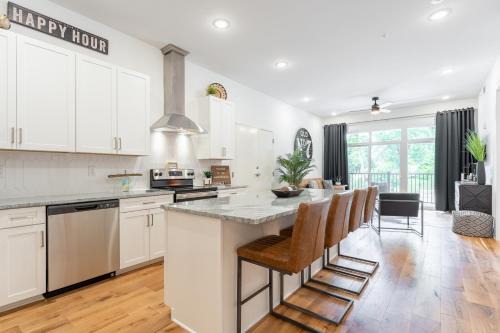 Inglewood Apartment | The Jack Daniels Suite by Stay Local Nashville