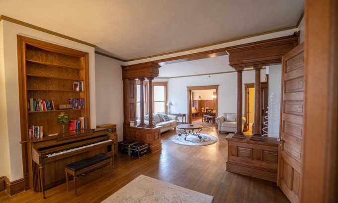 Bloomington House | The Jefferson House