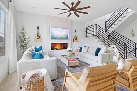 Edgehill House | The Jolene Rooftop with Firepit Close to 12 South