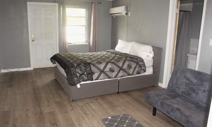 Williams Town House | The Jones Suites