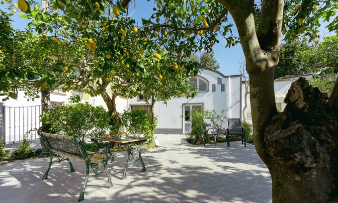 Succhivo House | The Jujubes - Home in a Procidan lemon grove