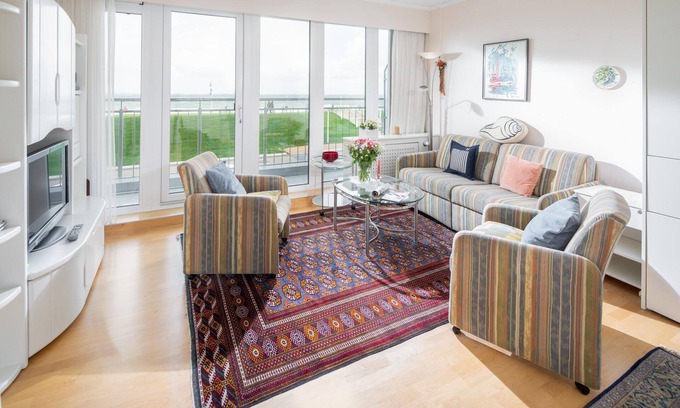Norderney Apartment | The "Kaiserhof 05" vacation apartment is a 1-room apartment located on the first floor of the building.