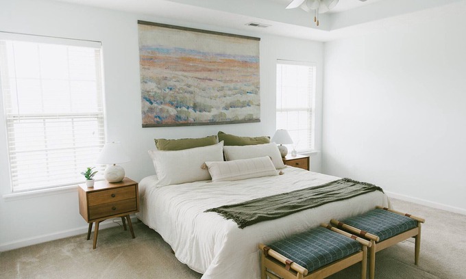 Lexington House | "The Kearney" BRIGHT MODERN STAY w/Yard - 3BR