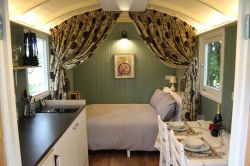 Stowmarket Other | The Kestrel Shepherd Hut, Whitehouse Farm