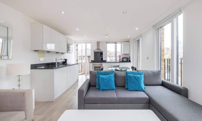 Euston Apartment | The Kings Residence - St Pancras - by Frankie Says