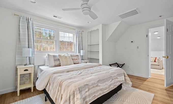 Southern Pines Apartment | The Knollwood Inn located less than .5 miles from Pine Needles Golf Course!