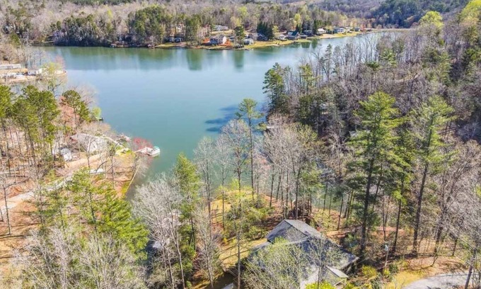 Oconee County House | The Lake Lodge on Whitewater Lake!