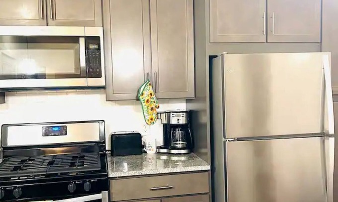 Galveston County Apartment | The Lakeside Layover w/Pool/Parking/WiFi Pkg