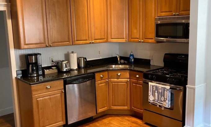 Asbury Park Apartment | The Lakeview Retreat/15 Min Walk to Beach