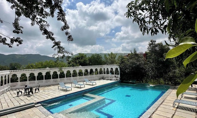 Chamboa Sarjela Hotel | The Lal Bagh Resort