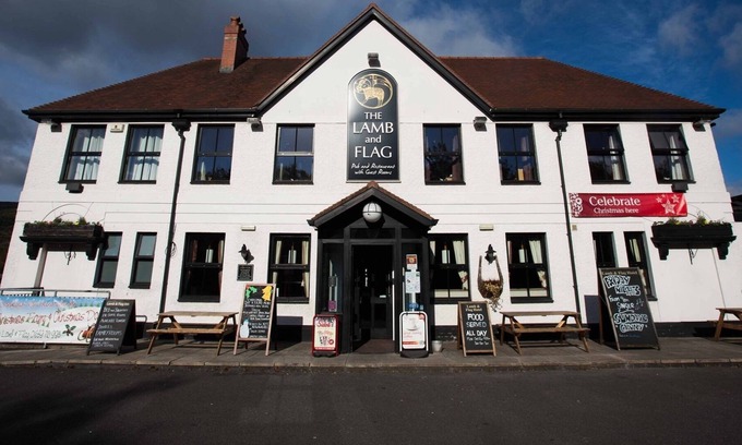 Glynneath Hotel | The Lamb and Flag