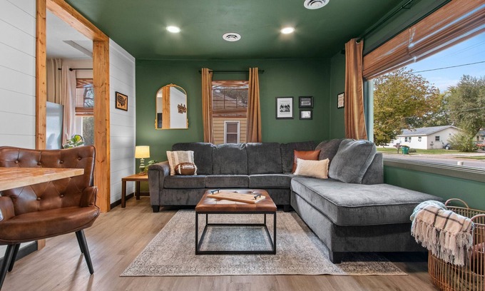 Green Bay House | The Lambeau Lounge - Short Walk to everything Lambeau!