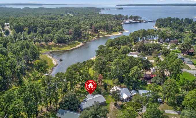 Brookeland House | The Lapis Leaf-Water front at Lake Sam Rayburn