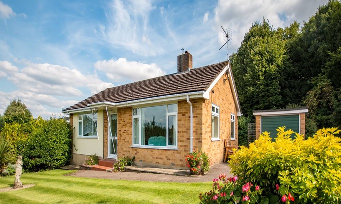 Charlton Marshall Apartment | The Lawns, Charlton Marshall nr Blandford. Sleeps 4 & baby