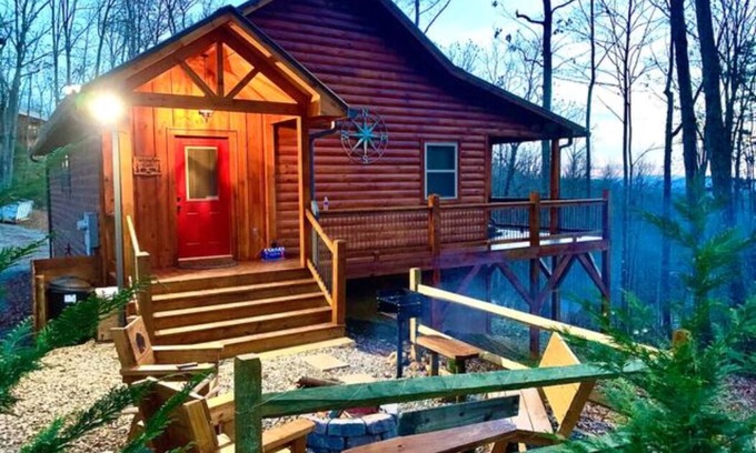 Murphy Cabin | The Lazy Bear Cabin. Beautiful Views, Rest & Adventure!