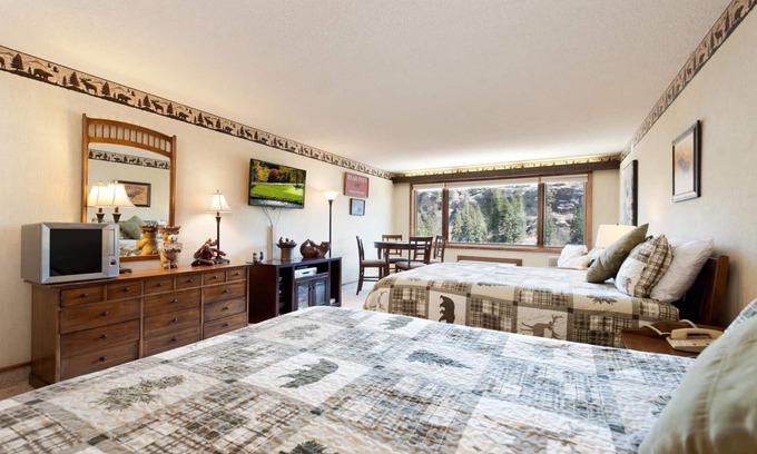 Purgatory Cabin | The Lazy Bear Lodge (#236) | Pool, Near Ski, Mtn Views - Golf/AC/Hot Tub