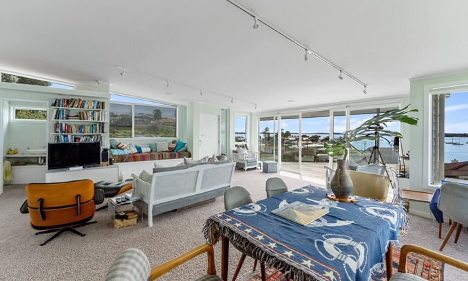 Omokoroa House | The Lighthouse - Omokoroa Holiday Home