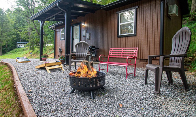 Robbinsville Cabin | The Lil House