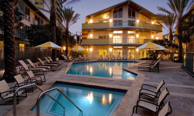 Marina del Rey Apartment | The Lilas-3BR Venice Beach Retreat with View, Pool & Hot Tub