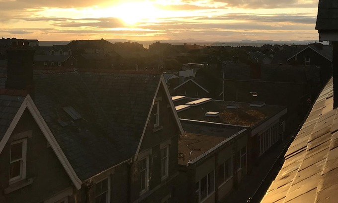Barmouth House | The Lily 2 - With a Sunset View