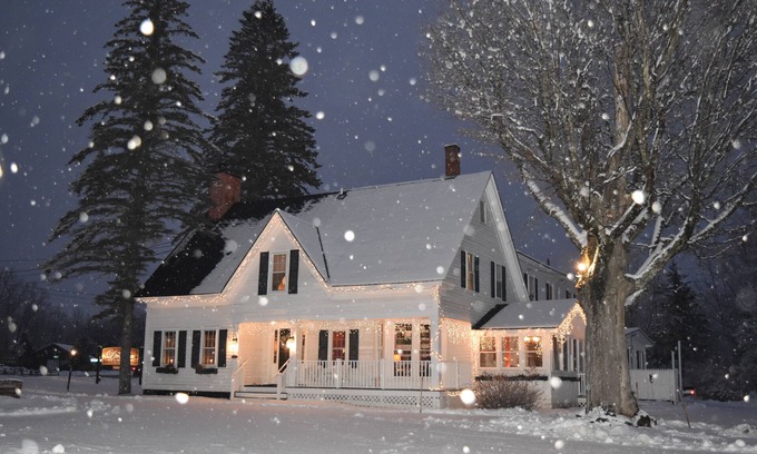 West Woodstock Hotel | The Lincoln Inn & Restaurant At The Covered Bridge
