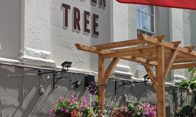 Gloucester Bed & Breakfast | The Linden Tree