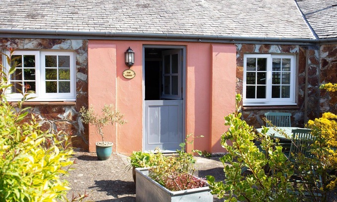 Hartland Cottage | The Linhay, shared hot tub and sauna