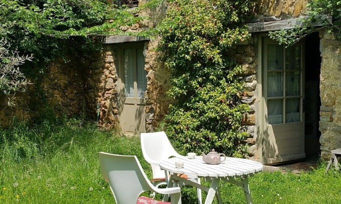 Saint-Just-et-le-Bezu House | The little house under the trees