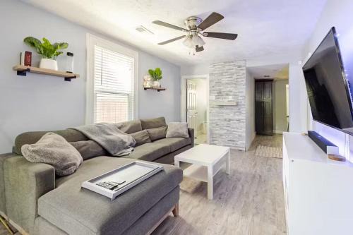 North Nashville House | The Little Blue Haus - Two Miles to Broadway
