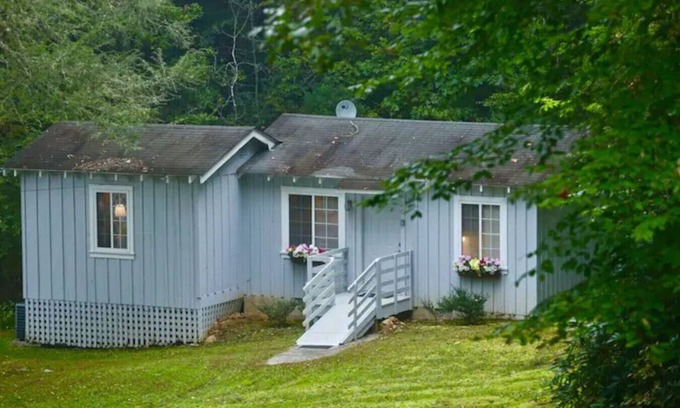 Franklin House | The Little Gray Cottagenn