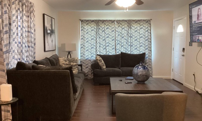 Texas City House | The little Gray House on block