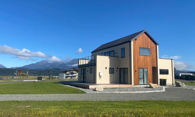 Te Anau House | The Little Lake House