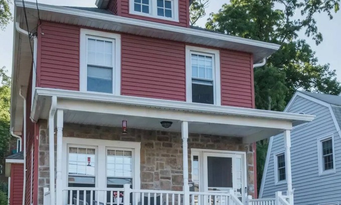 Newburgh House | The Little Red House