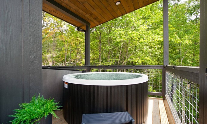 Townsend Cabin | The Little Timber: Cozy, Hot Tub & Fireplace!