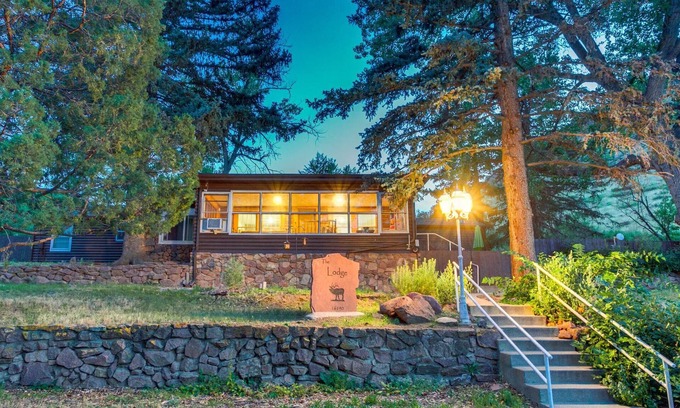 Lyons Cabin | The Lodge-HOT TUB*Fireplace*Group Winter Getaway*