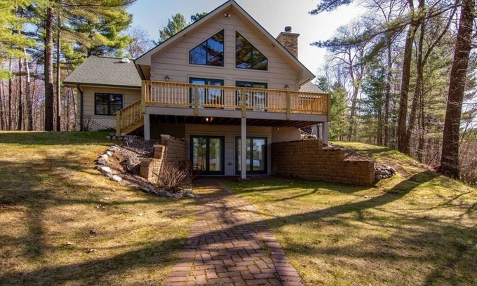 Minocqua House | The lodge on Big crawling stone lake