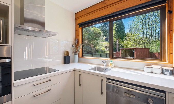 Fernhill House | The Lodge Plush Quiet Picturesque