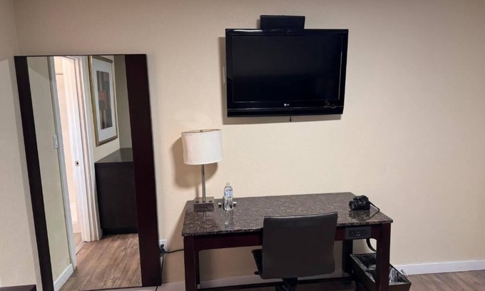 Tulelake Hotel | The Lodge Tulelake
