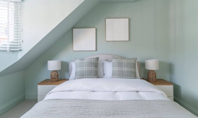 Paisley Apartment | The Loft Apartment - Prime Stay Apartments