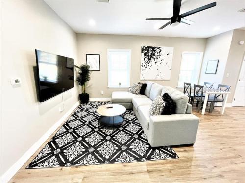 Wilmington Apartment | The loft at Park Place - 3rd floor walk up King and Queen beds fast WIFI and free coffee