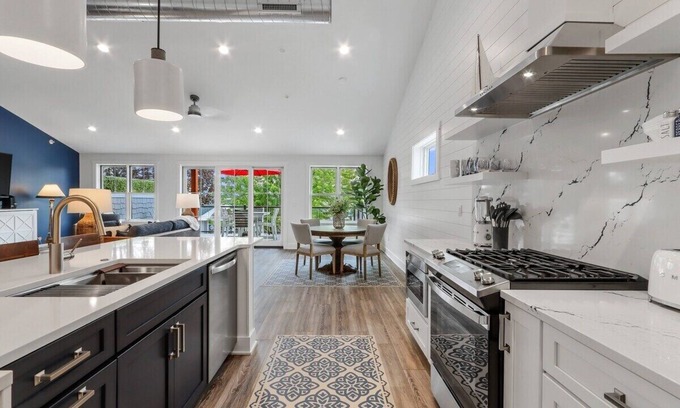 Lake Geneva Apartment | The Lofts of Brick and Mortar-Lake Loft |Luxury |Walk-Out Balcony |2 Kings |Parking for 2 |Downtown
