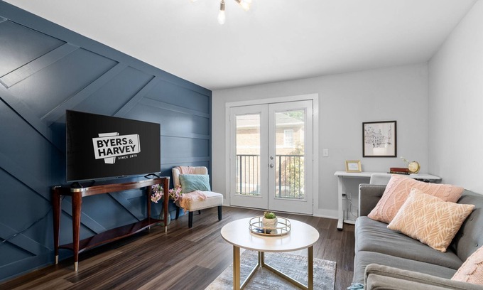 Clarksville Apartment | The Lofts of Downtown (540 N 2nd St, #202) | Charming 2-Bedroom in the Heart of Clarksville, TN