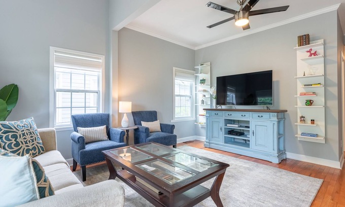 Woodbine House | The Logan Lodge - Sunny Cottage in Great Location