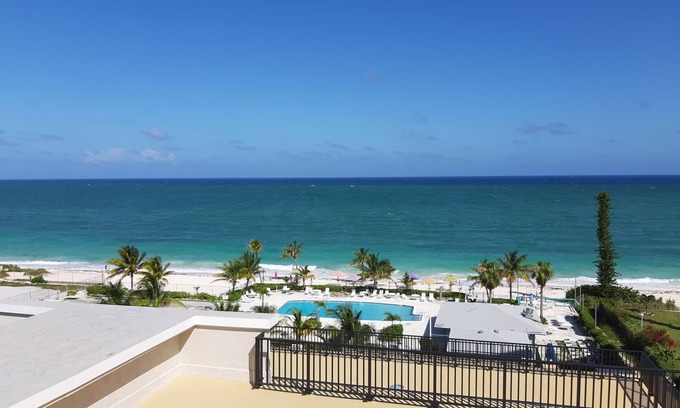 Freeport Apartment | The Lookout - Coral Beach