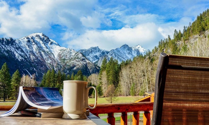 Leavenworth House | The Lookout - Peaceful and Beautiful Belvedere