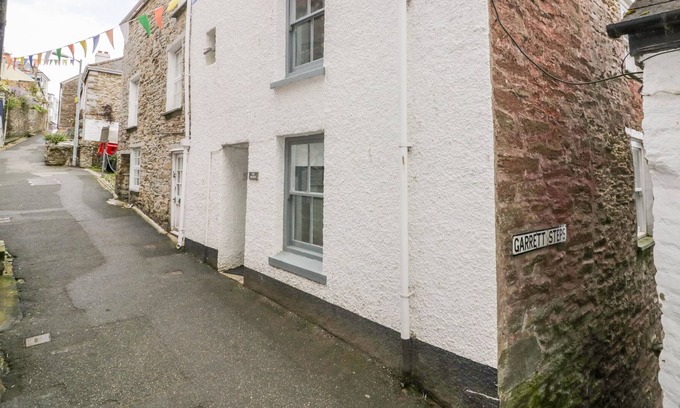 Polruan Cottage | THE LOOKOUT, pet friendly, country holiday cottage in Polruan